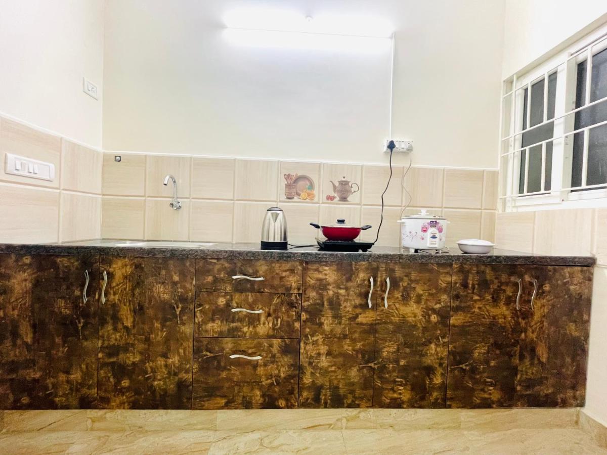 Lsr Service Apartments Tirupati Esterno foto