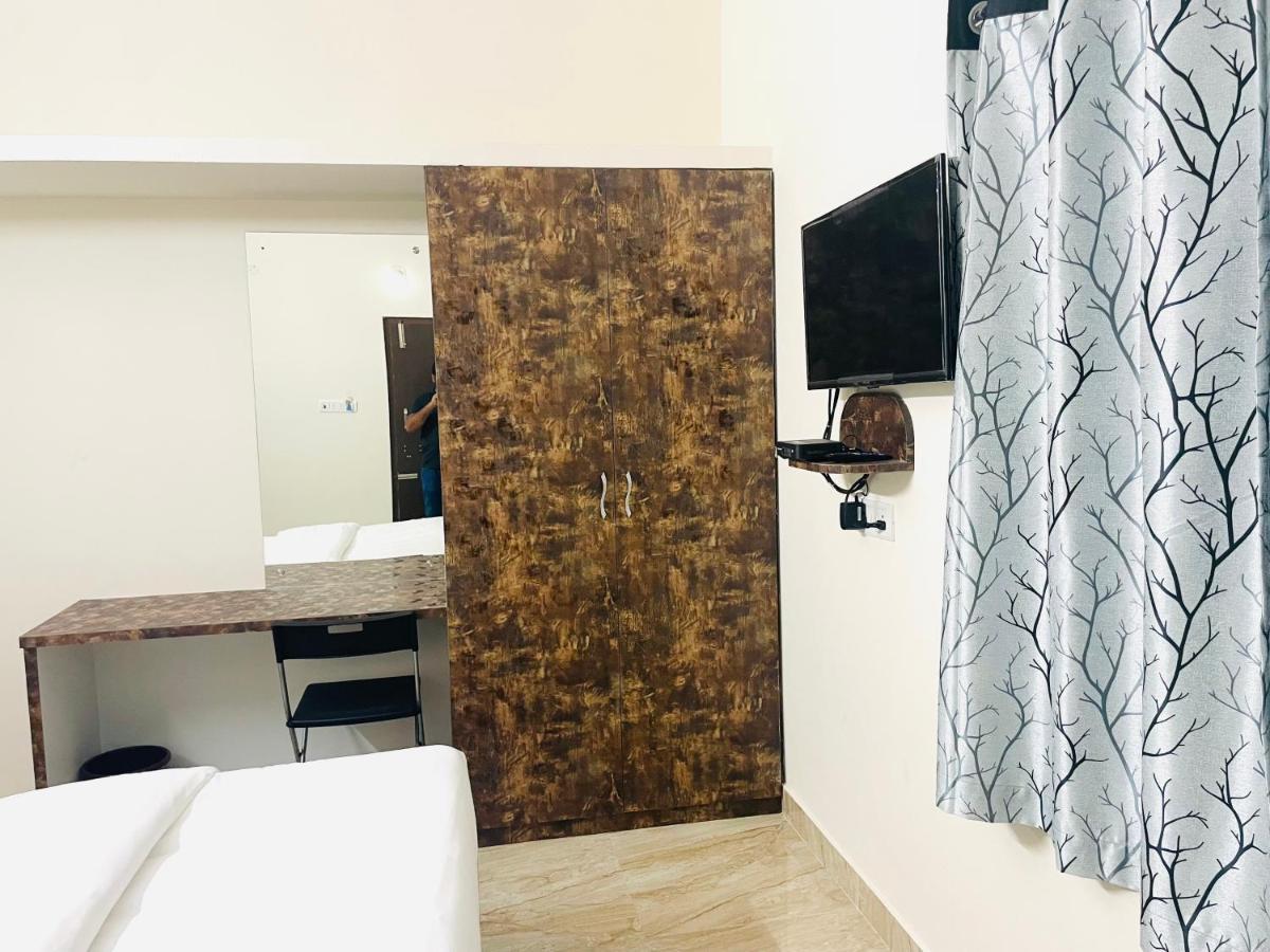 Lsr Service Apartments Tirupati Esterno foto