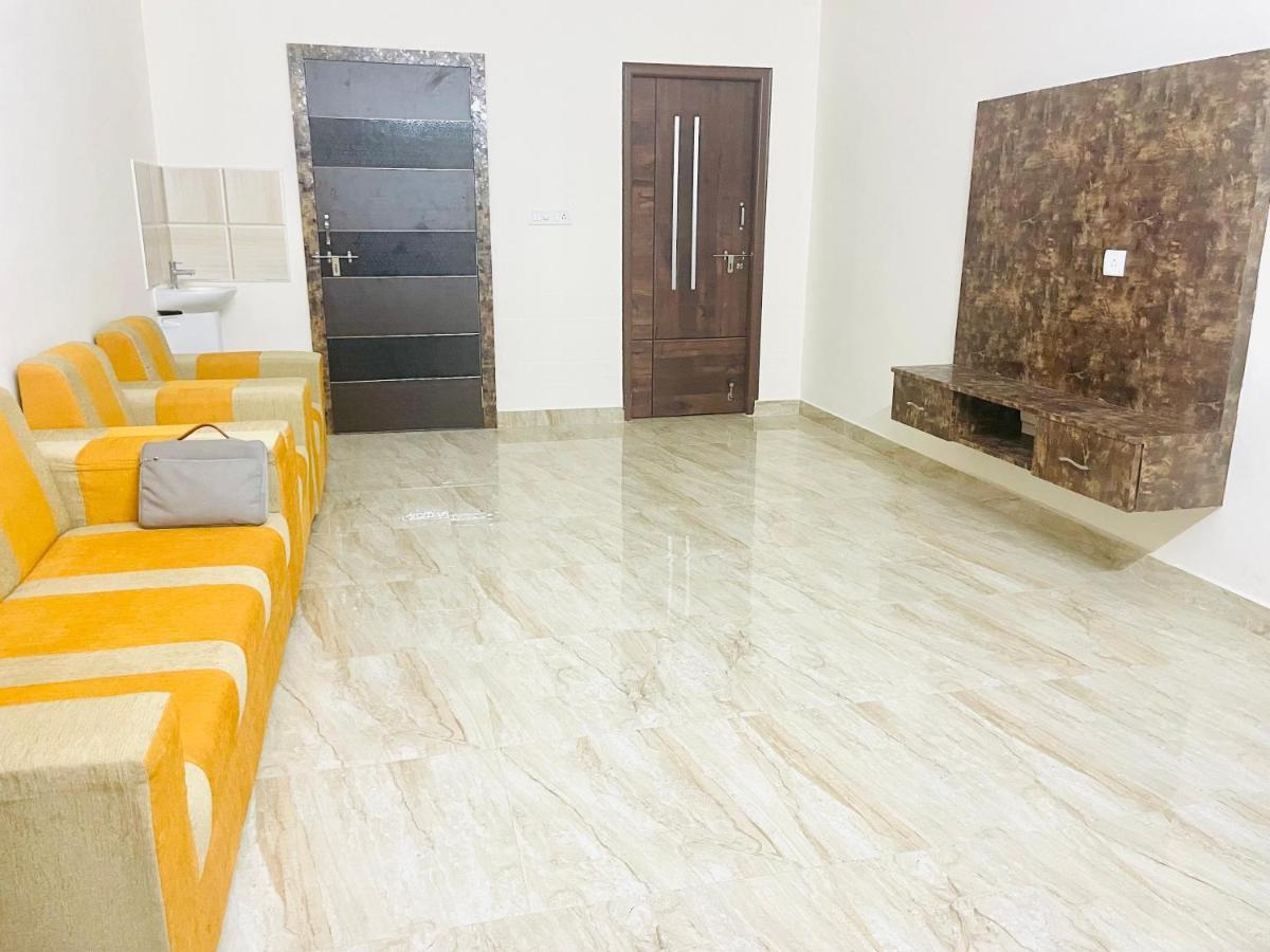 Lsr Service Apartments Tirupati Esterno foto
